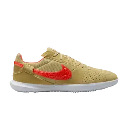 Nike: Золотые кроссовки 