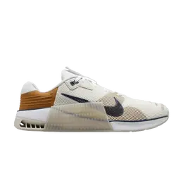 Nike: Светлые кроссовки 