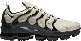 Nike: Светлые кроссовки  Air Vapormax Plus