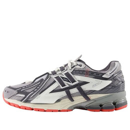 New Balance: Красные кроссовки 