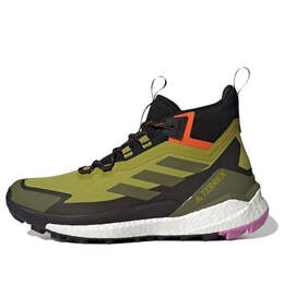 Adidas: Зелёные кроссовки  Terrex Free Hiker