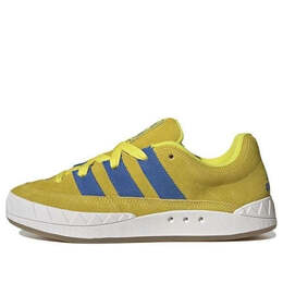 Adidas: Яркие кроссовки 
