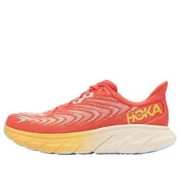 Hoka One One: Жёлтые кроссовки 