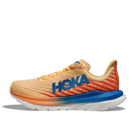 Hoka One One: Оранжевые кроссовки 