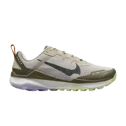 Nike: Зелёные кроссовки 
