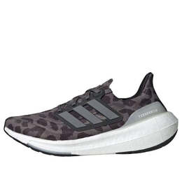 Adidas: Светлые кроссовки  UltraBoost