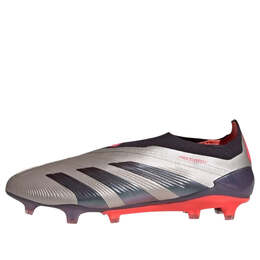 Adidas: Светлые кроссовки  Predator