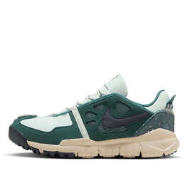 Nike: Зелёные кроссовки 