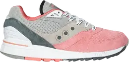 Saucony: Серые кроссовки  Shadow