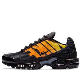 Nike: Оранжевые кроссовки  Air Max Plus