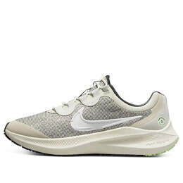 Nike: Светлые кроссовки  Air Zoom