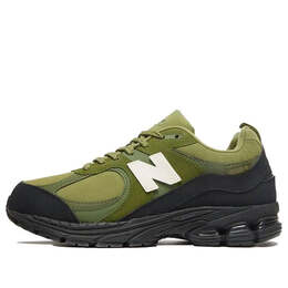 New Balance: Зелёные кроссовки  2002R