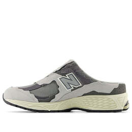New Balance: Многоцветные кроссовки  2002R