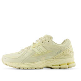 New Balance: Светлые кроссовки 