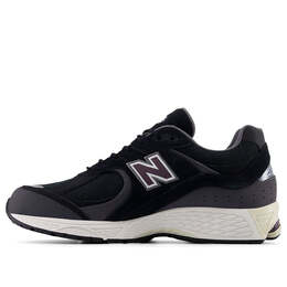 New Balance: Чёрные кроссовки  2002R