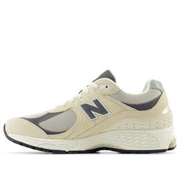 New Balance: Бежевые кроссовки  2002R