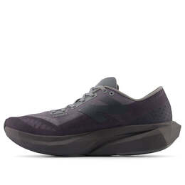 New Balance: Серые кроссовки  FuelCell