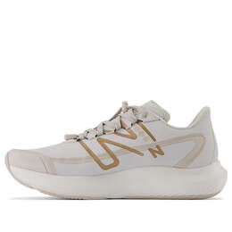 New Balance: Бежевые кроссовки  FuelCell