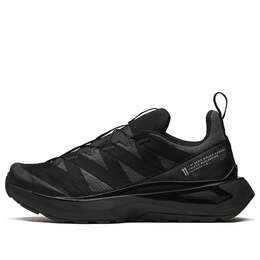 Salomon: Чёрные кроссовки 
