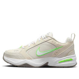 Nike: Светлые кроссовки  Air Monarch IV