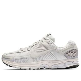 Nike: Серые кроссовки  Air Zoom