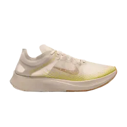 Nike: Светлые кроссовки  Zoom Fly SP