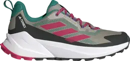 Adidas: Зелёные кроссовки  Terrex