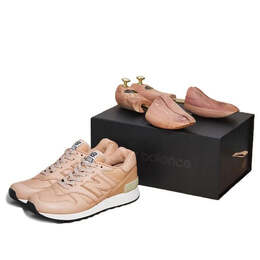 New Balance: Бежевые кроссовки  1300
