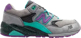 New Balance: Серые кроссовки 