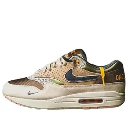 Nike: Бежевые кроссовки  Air Max 1