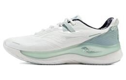 Saucony: Кроссовки 