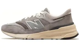 New Balance: Серые кроссовки 