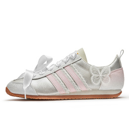 Adidas: Серебристые кроссовки 