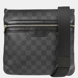 Louis Vuitton: Чёрная сумка через плечо 