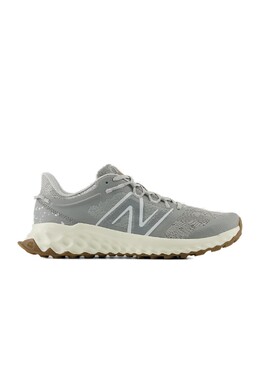 New Balance: Серые кроссовки 