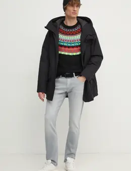 United Colors Of Benetton: Чёрная куртка 