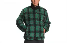 The North Face: Зелёная куртка 