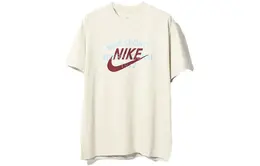 Nike: Светлая футболка 