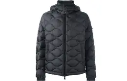 Moncler: Чёрный пуховик 