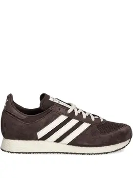 adidas: Коричневые кроссовки 