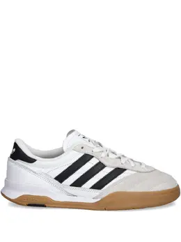 adidas: Белые кроссовки 