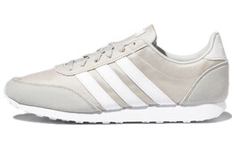 Adidas: Белые кроссовки 