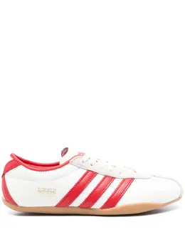 adidas: Белые кроссовки 