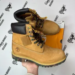 Timberland: Светлые ботинки 