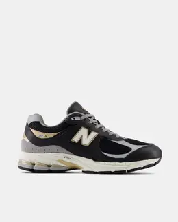 New Balance: Чёрные кроссовки  2002R