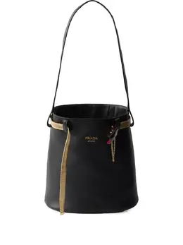 Prada: Чёрная сумка 