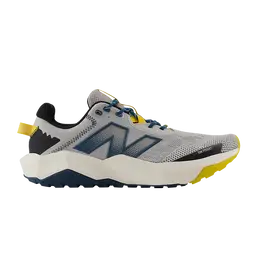 New Balance: Серые кроссовки 