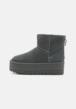 UGG: Ботинки  Classic Mini