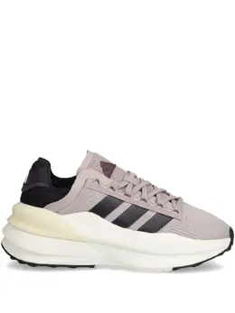 adidas: Светлые кроссовки 
