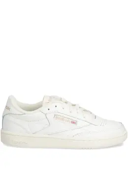 Reebok: Белые кроссовки  Club C 85